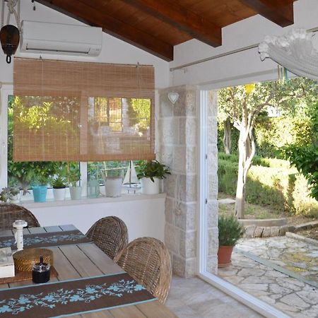 Issa Holiday Home - 3 Min Walk To Beach คาชเตลา ภายนอก รูปภาพ
