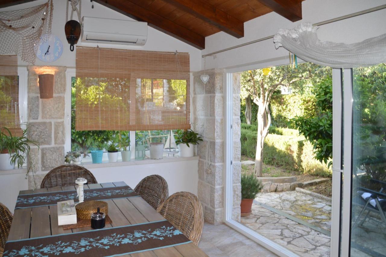 Issa Holiday Home - 3 Min Walk To Beach คาชเตลา ภายนอก รูปภาพ