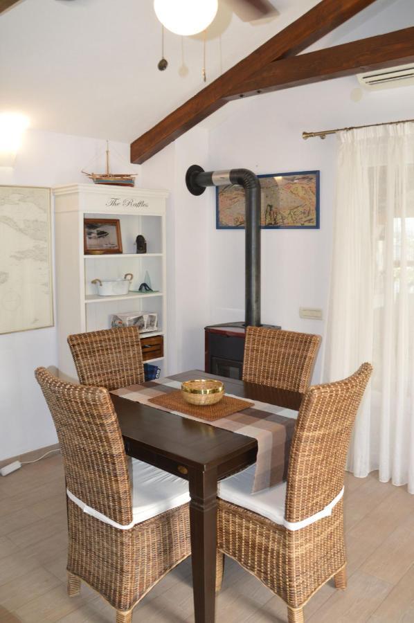 Issa Holiday Home - 3 Min Walk To Beach คาชเตลา ภายนอก รูปภาพ