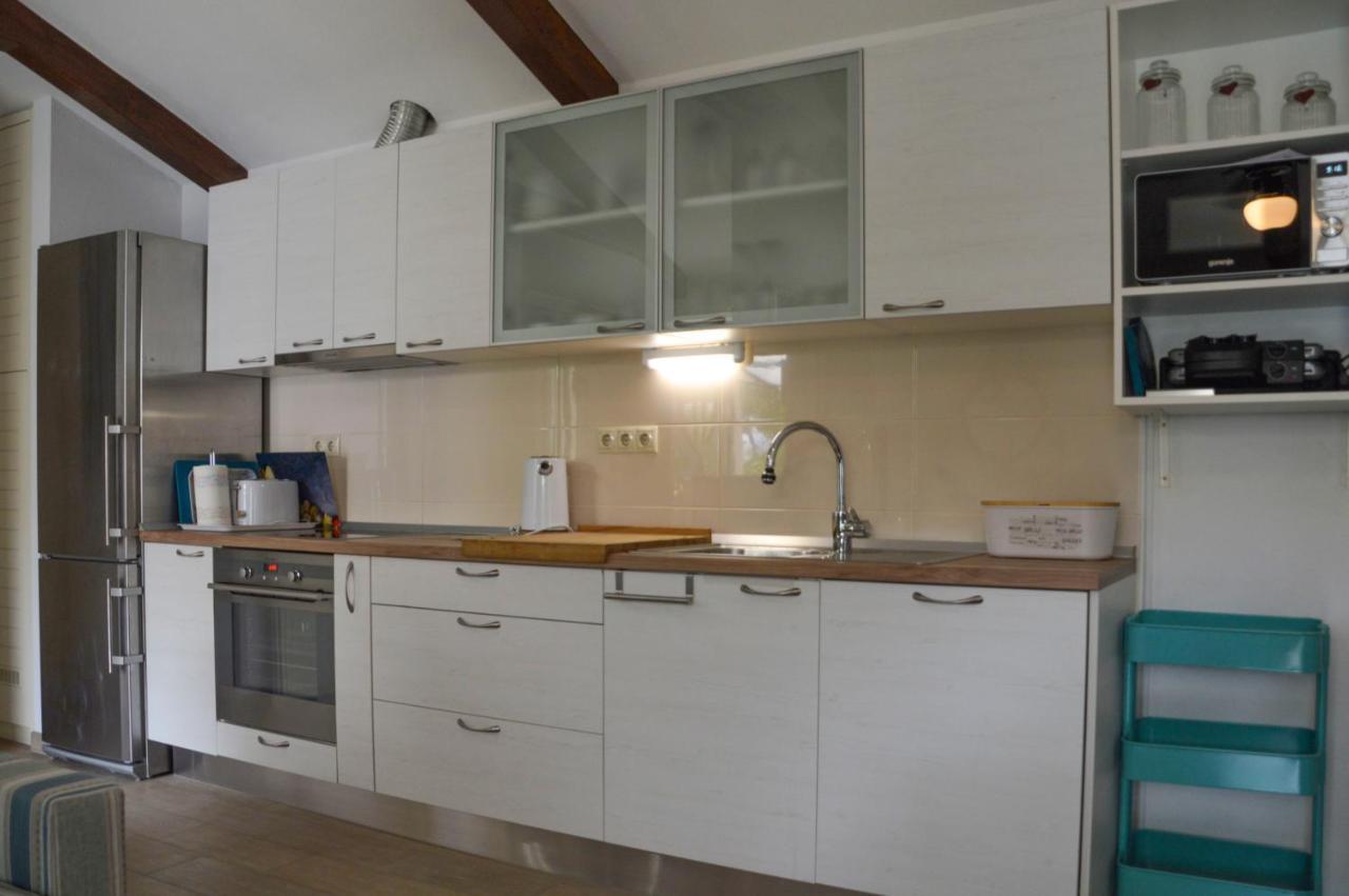 Issa Holiday Home - 3 Min Walk To Beach คาชเตลา ภายนอก รูปภาพ