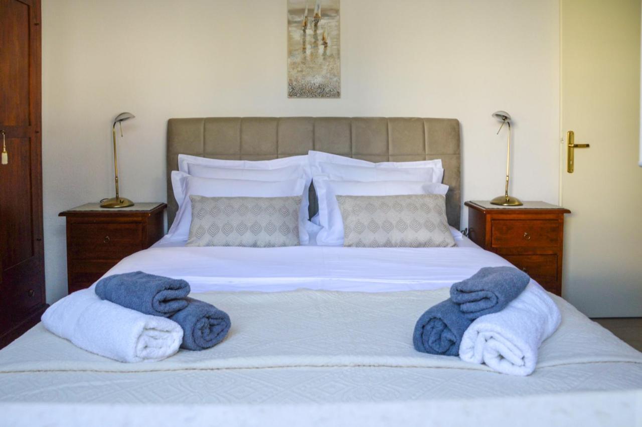 Issa Holiday Home - 3 Min Walk To Beach คาชเตลา ภายนอก รูปภาพ