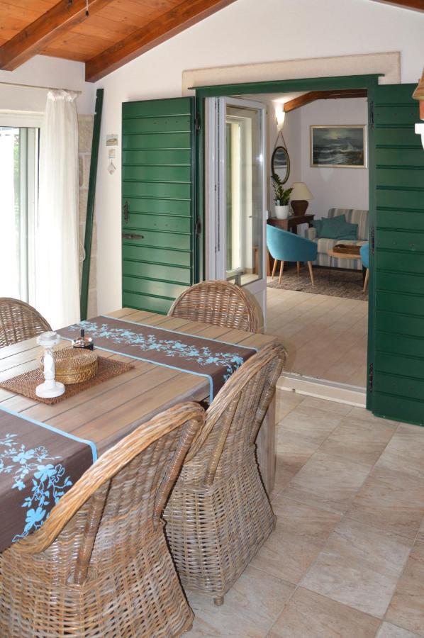 Issa Holiday Home - 3 Min Walk To Beach คาชเตลา ภายนอก รูปภาพ